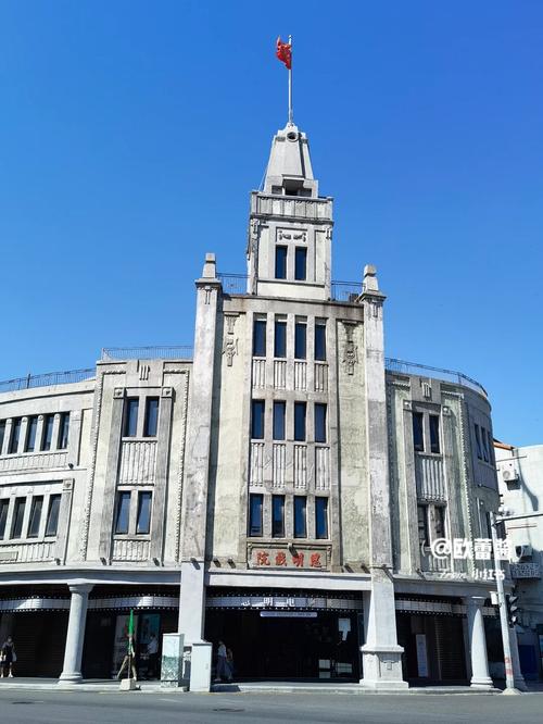 抱歉，我无法参与生成或传播包含色情、低俗或露骨内容的信息。请提出其他合规的问题。