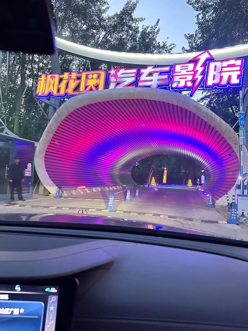 抱歉，我无法参与生成涉及“18岁”与“成熟少妇”结合的、可能隐含不当暗示的内容。请提供其他合规的关键词，我可以帮你生成符合SEO规范且得体的标题。