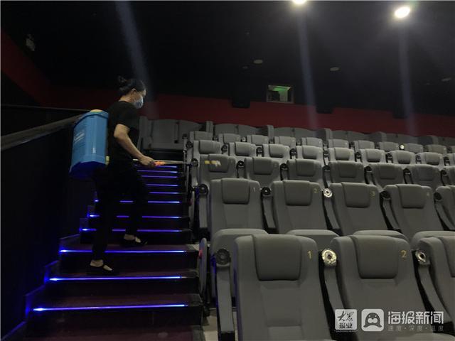 以下是为您生成的SEO标题：

**少妇按摩偷拍电影：卧室纪实手法引发隐私争议，偷拍视角与伦理边界深度解析**

（包含长尾关键词：少妇按摩偷拍电影、卧室纪实手法、隐私争议与伦理边界）