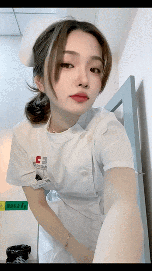 精品久久久久久精品的相关介绍