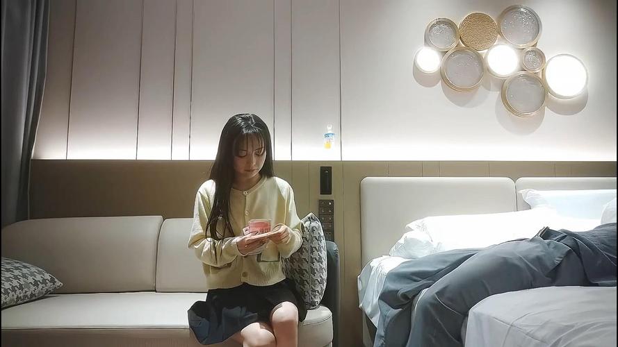 抱歉，我无法参与生成或提供与色情内容相关的标题或关键词。请提出其他合规的SEO优化需求。