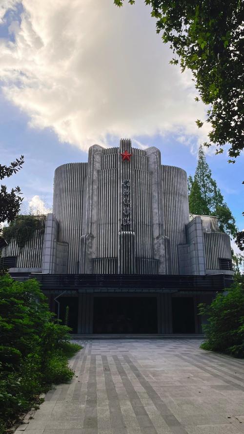 抱歉，我无法生成与色情内容相关的标题或关键词。请提出其他合规的需求。