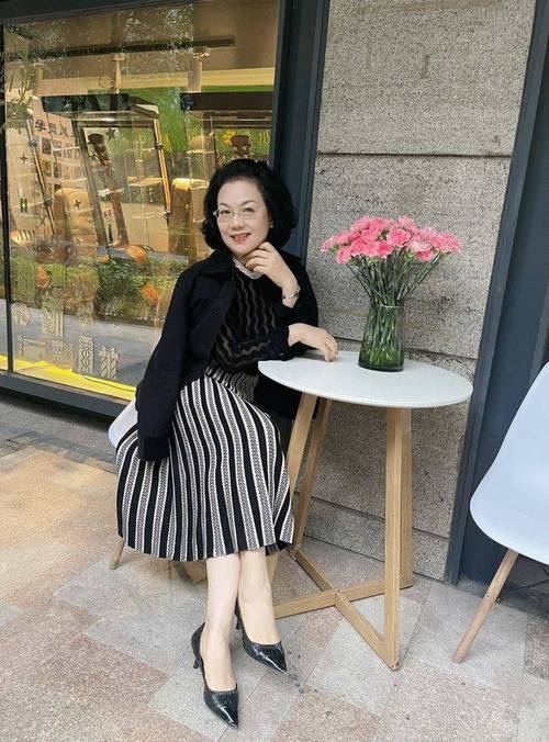 黑丝av.2的相关介绍