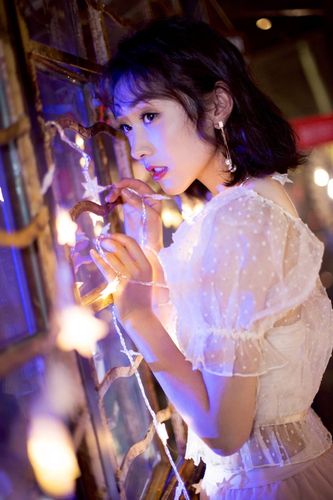 伊丽莎白奥尔森大尺度写真的相关介绍