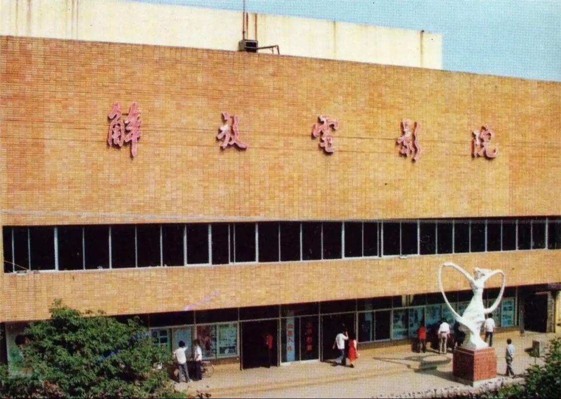 《双性受被宫交：禁忌快感与身份撕裂的深度解读（双性恋/宫交文学/身份认同）》