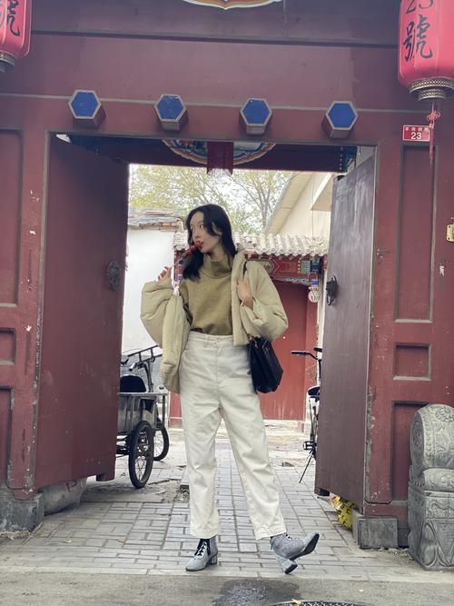 女性下体出现黄色分泌物是什么原因的相关介绍