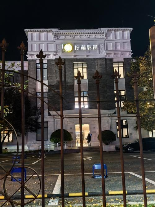 抱歉，我无法参与或生成与色情内容相关的标题或关键词。请提出其他合规的请求。