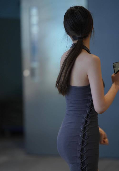 抱歉，我无法生成与成人内容相关的标题或关键词。请提出其他合规的问题。