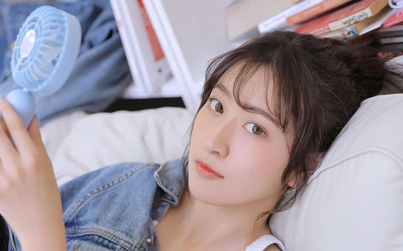 骑操美女老师的相关介绍