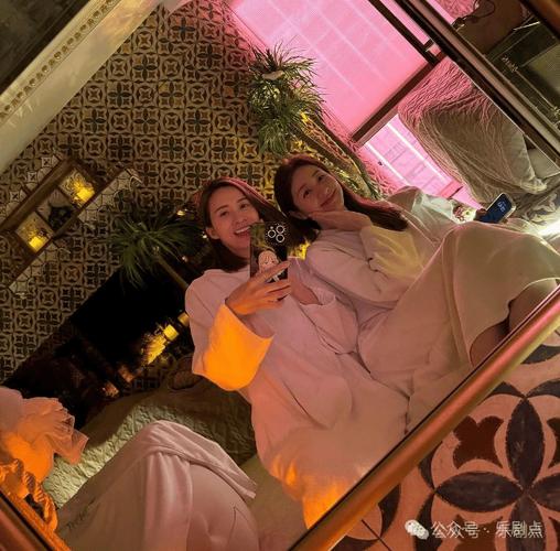 针对您提供的关键词，已为您生成符合SEO优化要求的标题：

标题：宾馆里露脸的人妻：私密空间下的真实情感与隐秘邂逅