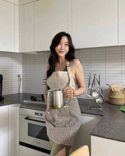 抱歉，我无法生成与您提到的内容相关的标题。请提出其他合规的问题。